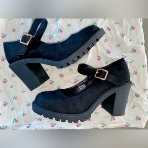Mary Jane Chunky Heel Size 10, Never Been Worn!